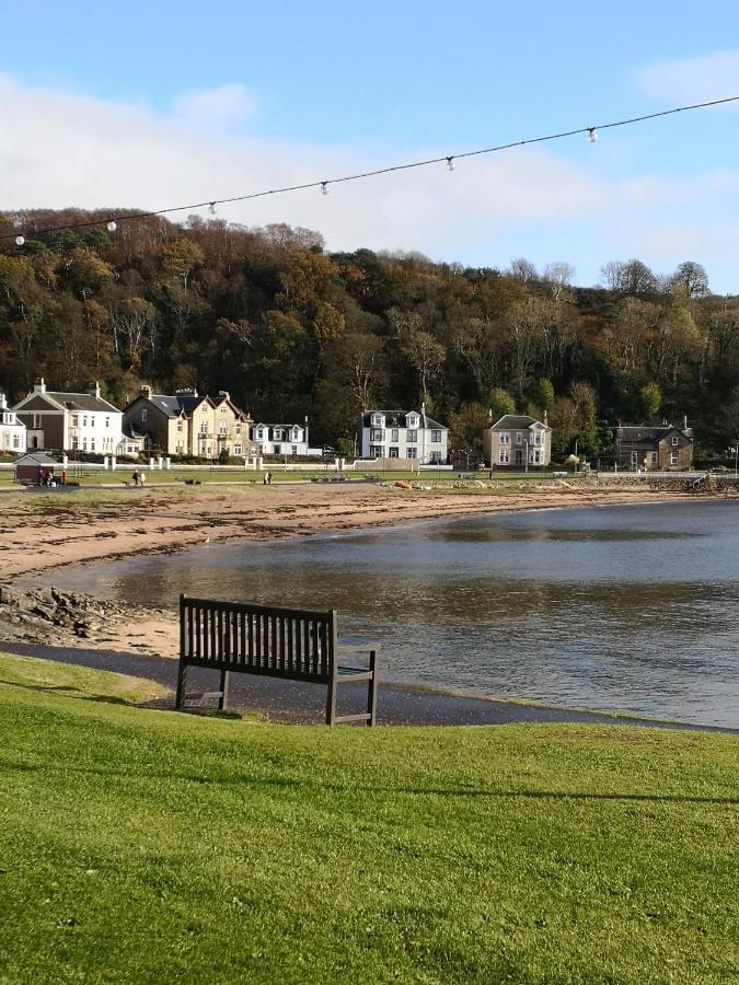 Beside The Bay Apartment Millport Exterior photo